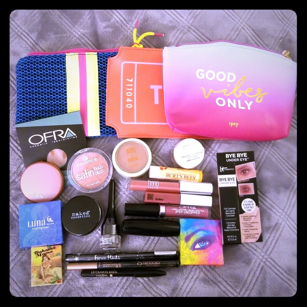 Makeup (22 pieces)